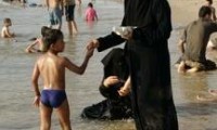 muslim-woman-at-beach